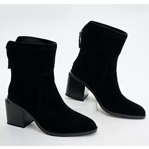 Vince Camuto Kortimy Boots Womens 6.5 Med Black Suede Water-Repellent Mid-Shaft